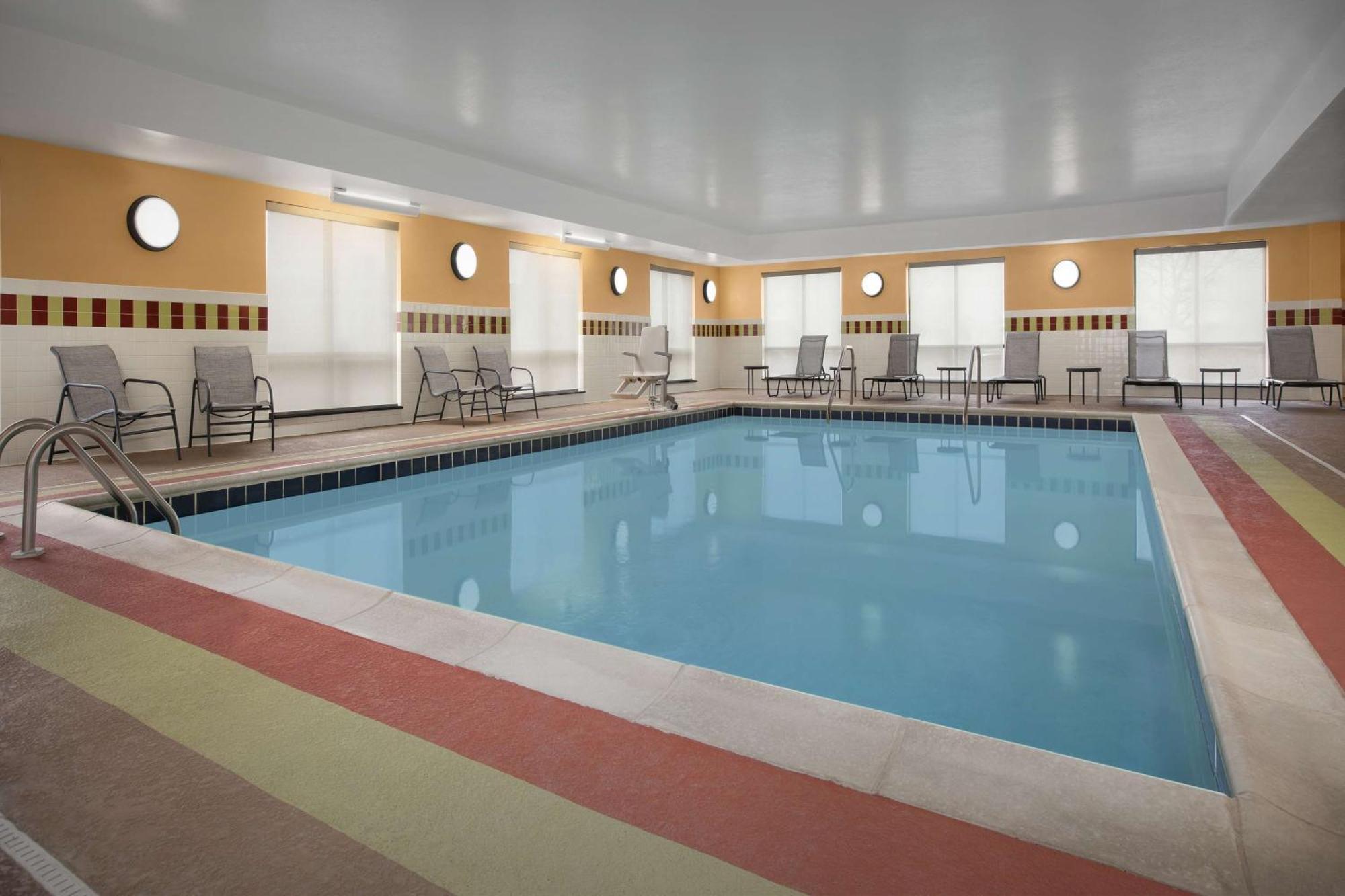 Hampton Inn Йорквілл Екстер'єр фото