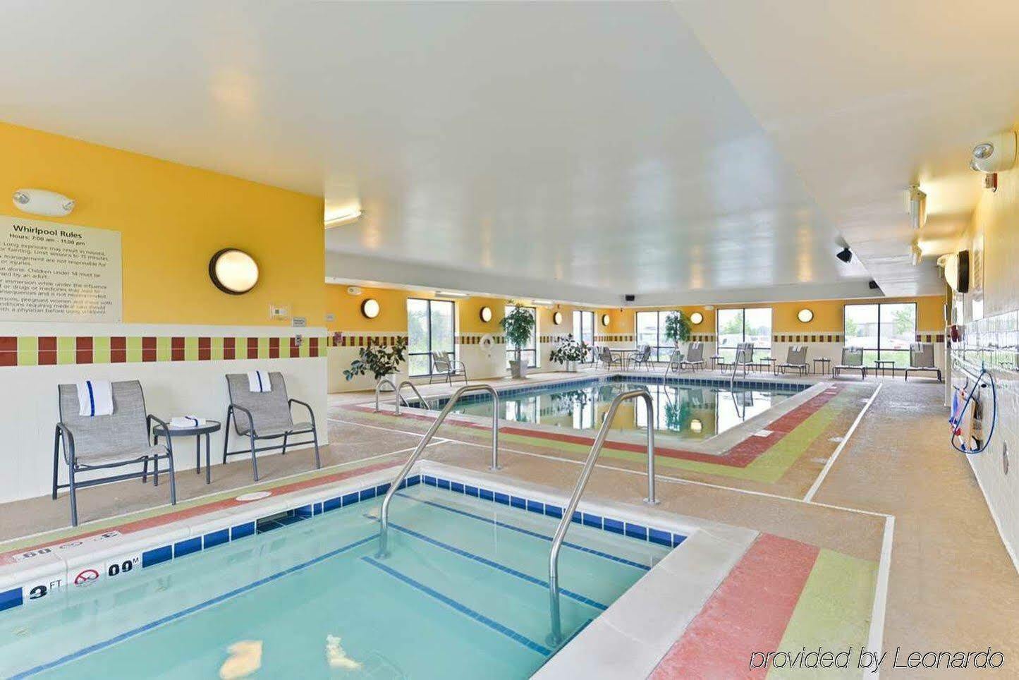 Hampton Inn Йорквілл Екстер'єр фото